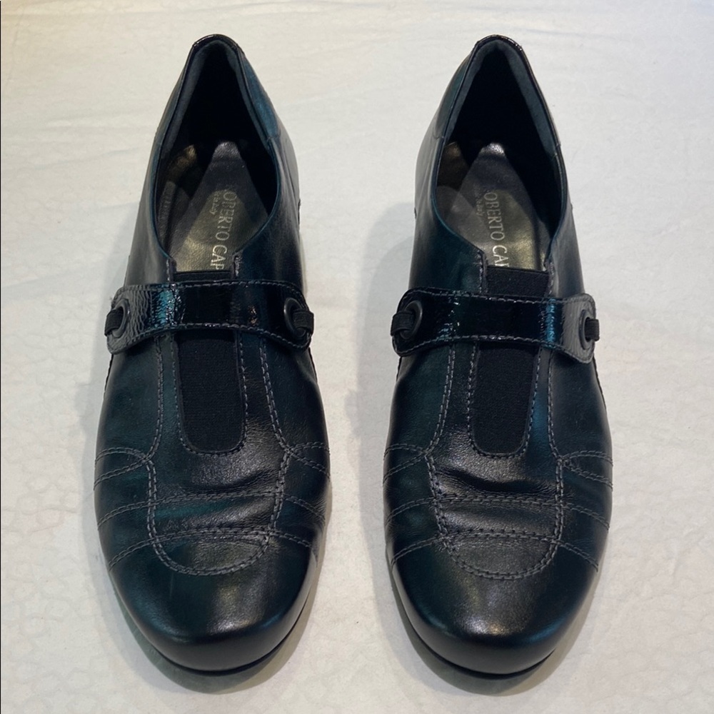 Sleek Black Flats with Timeless Elegance